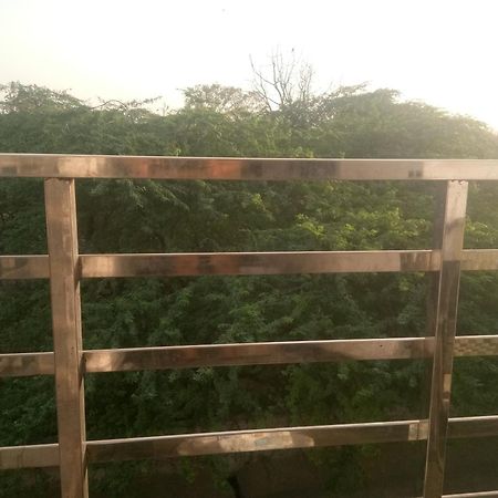 Aditya Paradise Aka Mountain Home Aka Avk Inn Tundla المظهر الخارجي الصورة